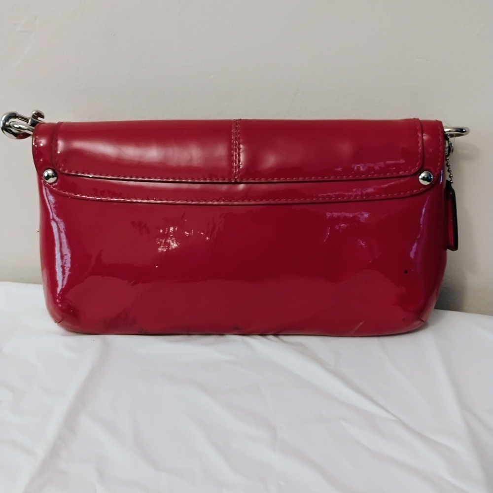COACH Elegant Red Patent Leather Clutch with Chain Strap - Picture 5 of 11